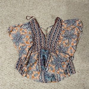 Colorful blouse with flow sleeves